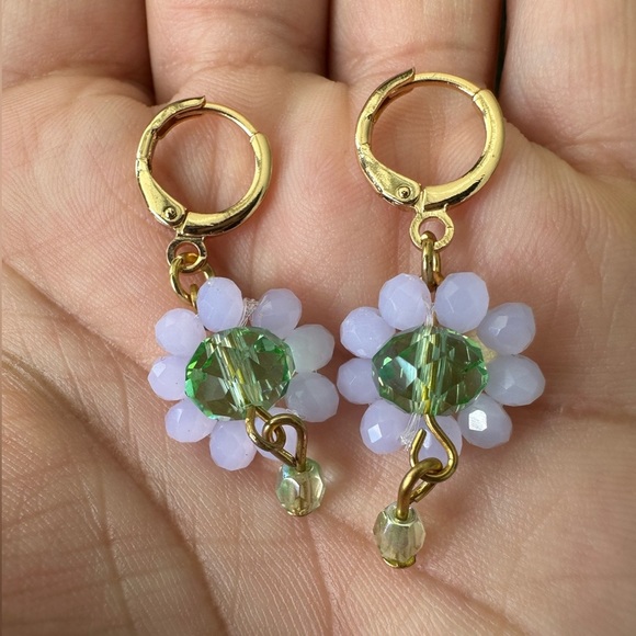 Daisy flower beaded earrings, 90s earrings, drop earrings, women's accessories - Picture 1 of 1